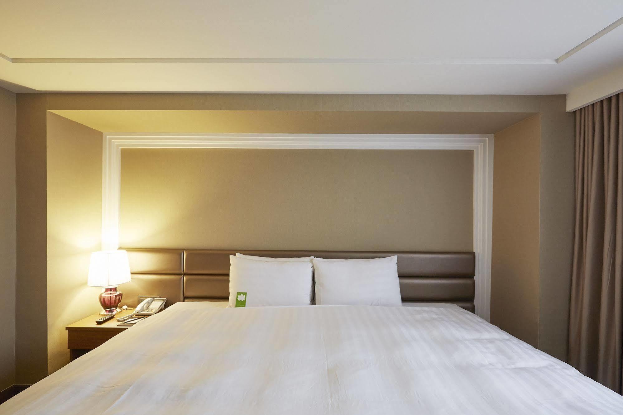 Grand City Hotel Fengyuan Exterior photo