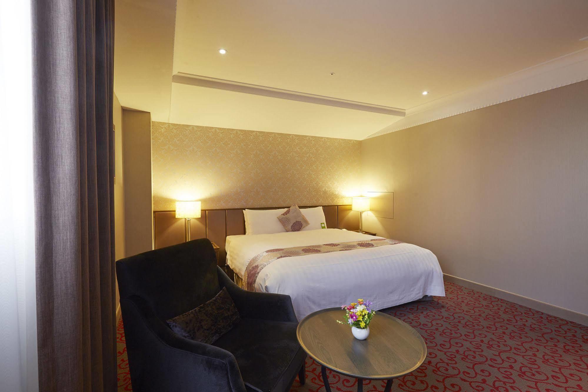 Grand City Hotel Fengyuan Exterior photo
