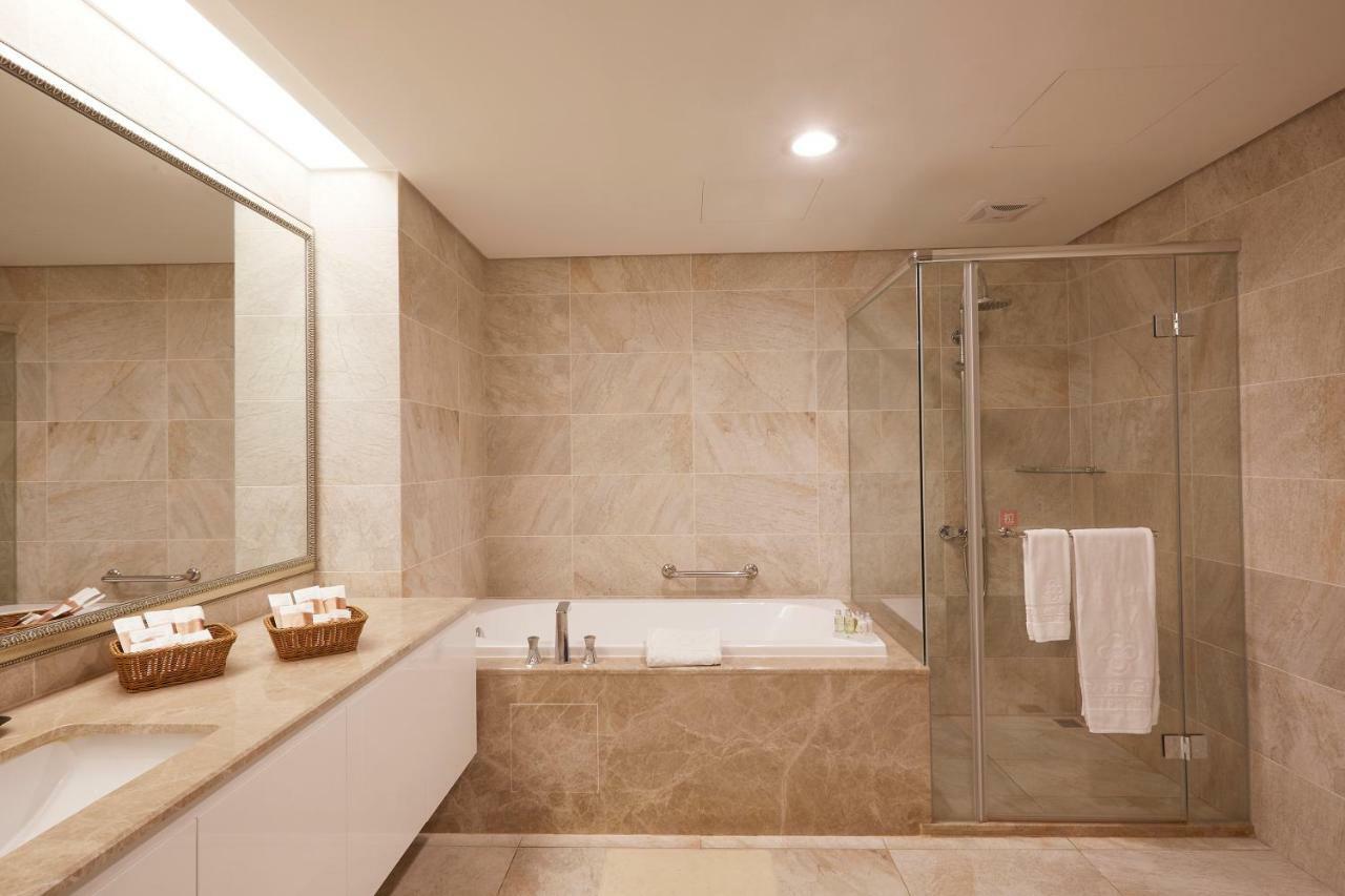 Grand City Hotel Fengyuan Exterior photo